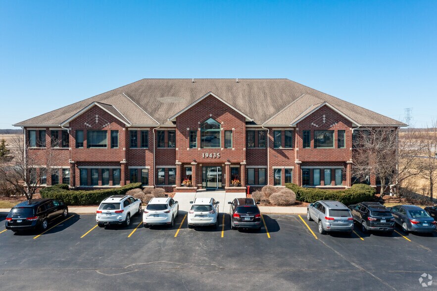 More Photos Of 19435 W Capitol Dr, Brookfield Office For Sale