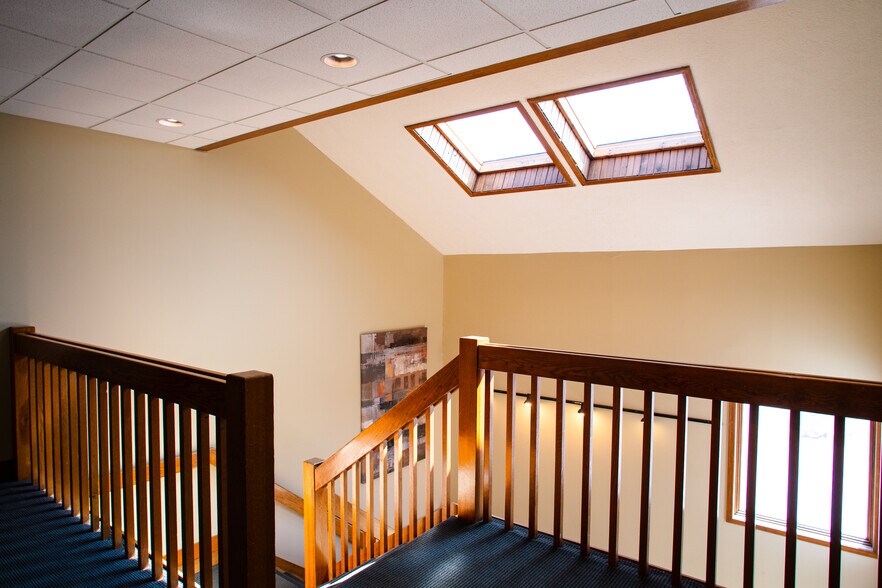 More Photos Of 2250 W 86th St, Indianapolis Office For Lease