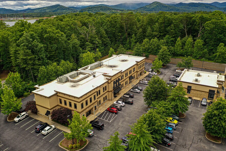 More Photos Of 600 Julian Ln, Arden Medical For Sale