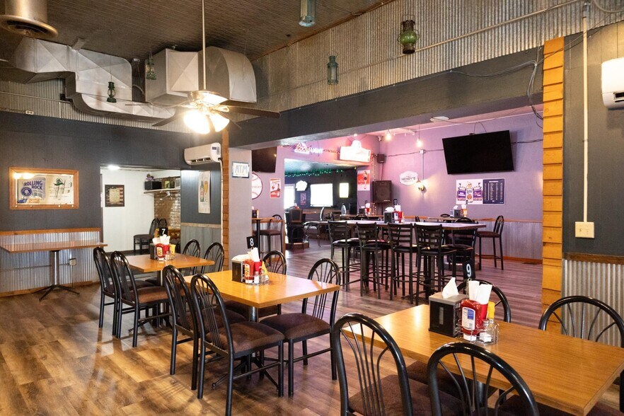More Photos Of 103 W Main St, Hardwick Restaurant For Sale