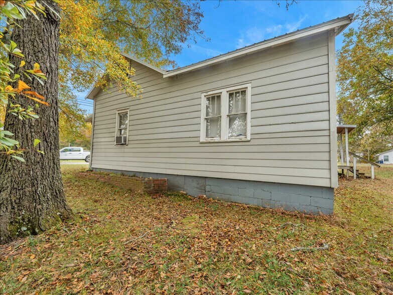 More Photos Of 1209 Ford Chapel Rd, Harvest General Retail For Sale