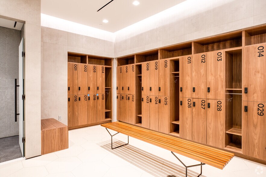 More Photos Of 405 Colorado St, Austin Office For Lease