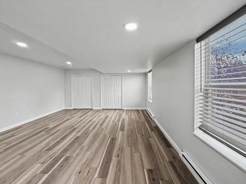 More Photos Of 21 Bisbee Ct, Santa Fe Warehouse For Lease