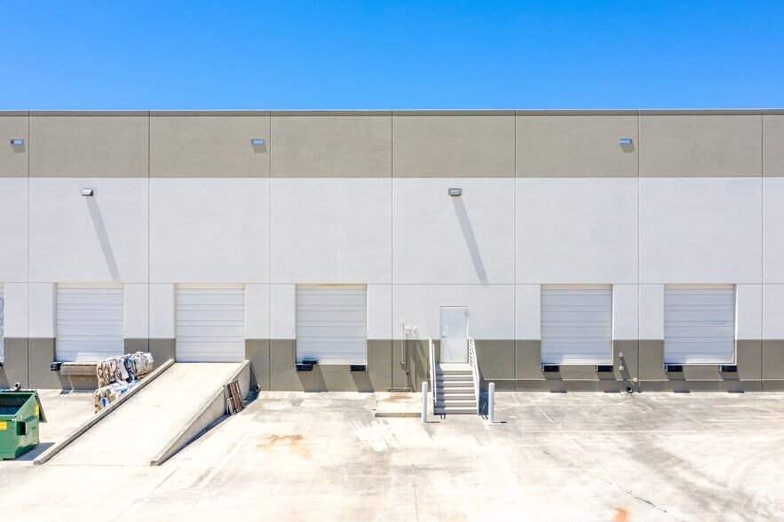 More Photos Of 12625 Wetmore Rd, San Antonio Distribution For Lease