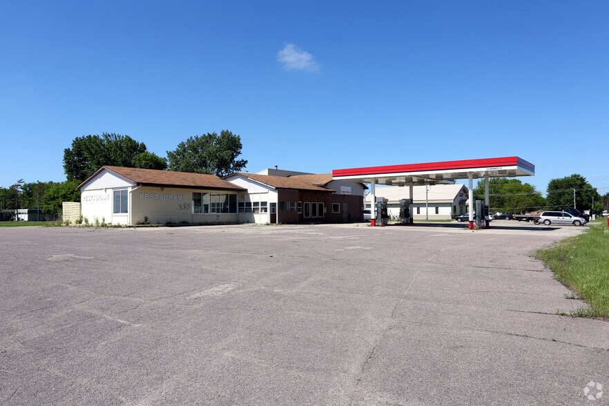 Primary Photo Of 3401 W Oakland Ave, Austin Truck Stop For Sale