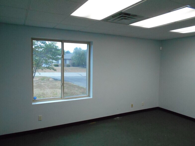 More Photos Of 4625 Progress Dr, Columbus Light Distribution For Lease