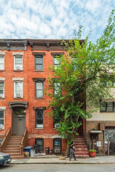 More Photos Of 328 Berry St, Brooklyn Apartments For Sale