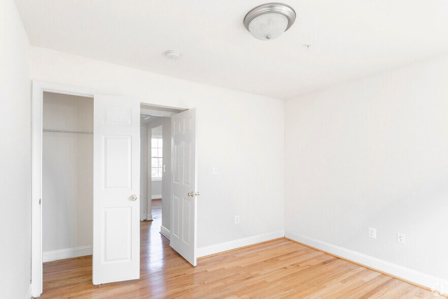 More Photos Of 201 16th St NE, Washington Apartments For Sale