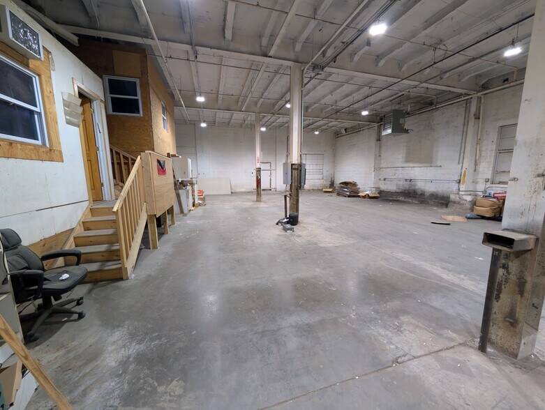 More Photos Of 73 Bridge St, Newburgh Warehouse For Lease