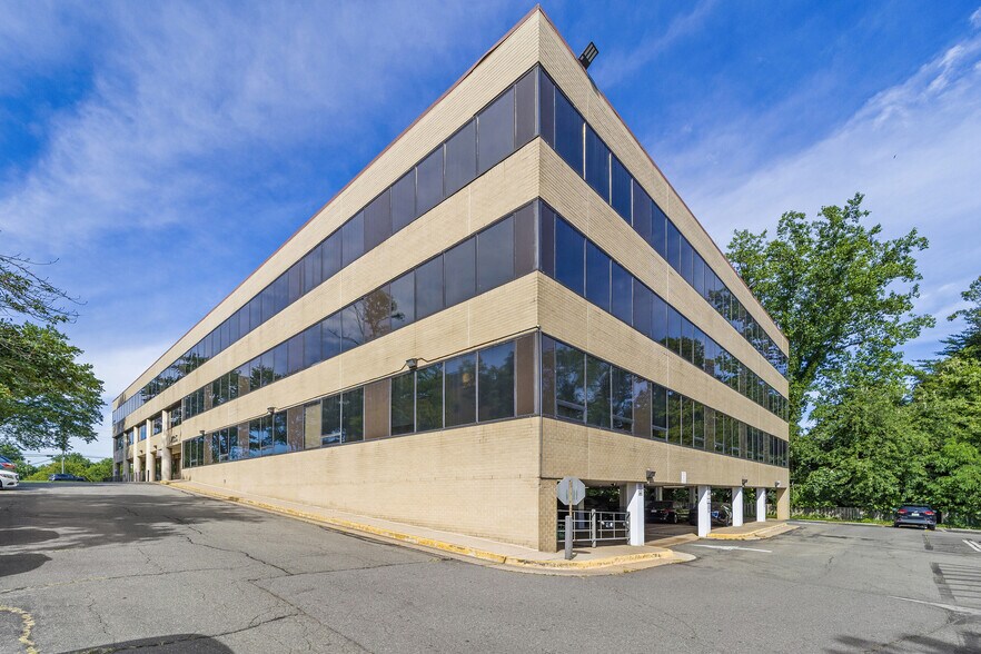 More Photos Of 7535 Little River Tpke, Annandale Office Residential For Sale