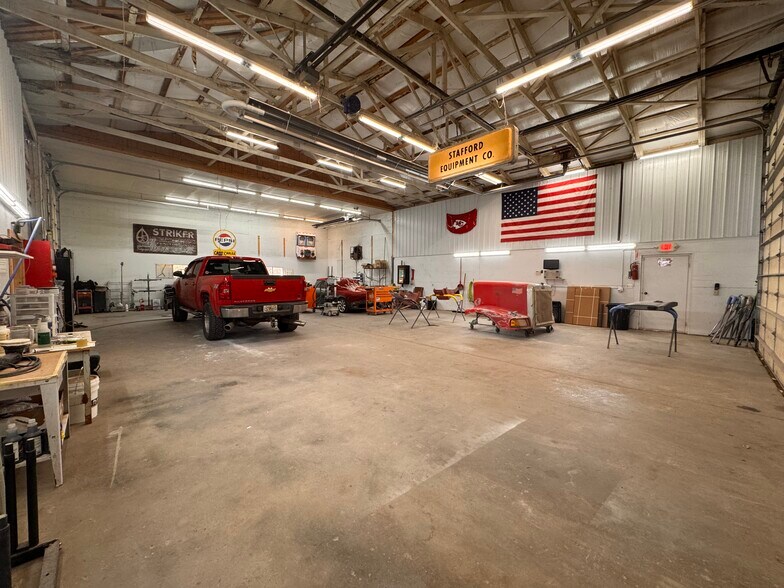 More Photos Of 517 S Main St, Stafford Flex For Sale