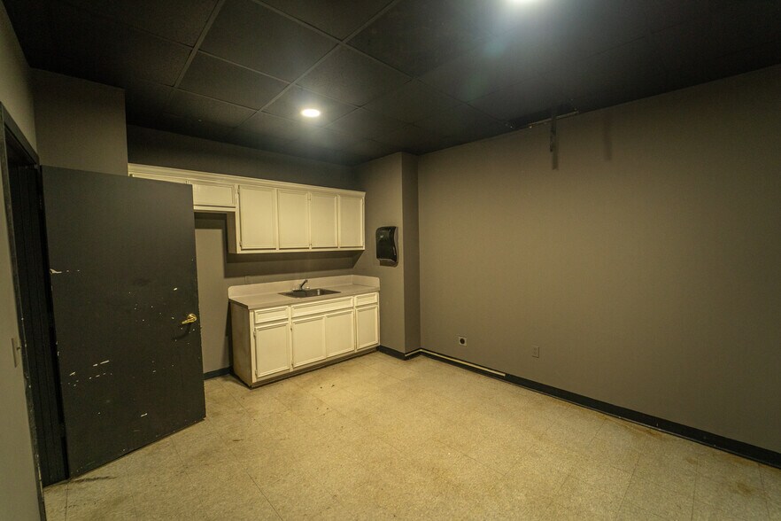 More Photos Of 3011 Houston Hwy, Victoria Warehouse For Sale