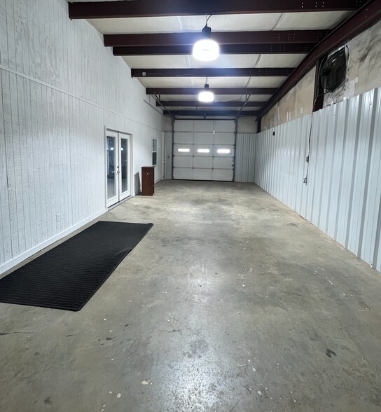 More Photos Of 1155 Rogers Bridge Rd, Duncan Industrial For Lease