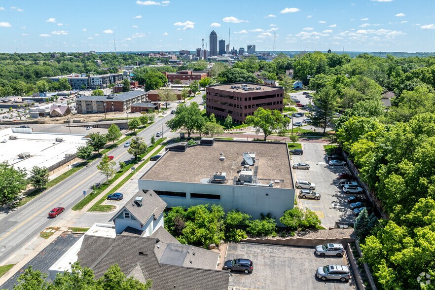 More Photos Of 2700 Grand Ave, Des Moines Office For Lease