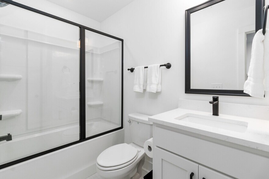 More Photos Of 725 Hornbuckle Rd, Clarksville Apartments For Sale