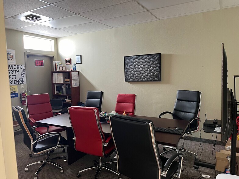 More Photos Of 8318 Gage Blvd, Kennewick Storefront Retail Office For Sale