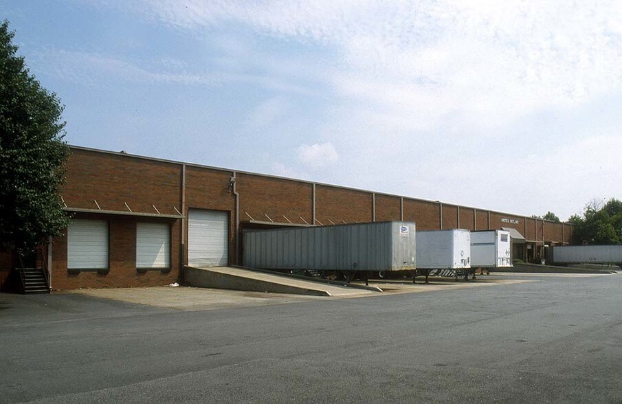 More Photos Of 621 Hurricane Shoals Rd, Lawrenceville Warehouse For Lease