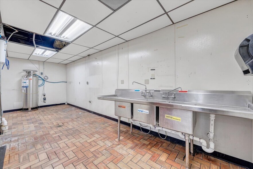 More Photos Of 1000 Electric Rd, Salem Convenience Store For Sale