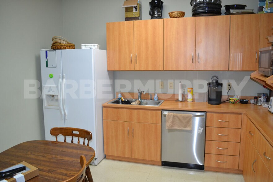 More Photos Of 1 Bronze Pointe Blvd, Swansea Office For Lease