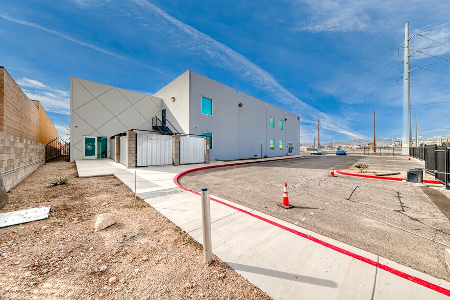 More Photos Of 235 W Brooks Ave, North Las Vegas Warehouse For Sale