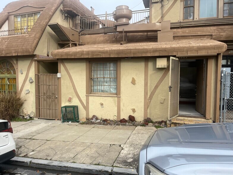 Primary Photo Of 3051 Adeline St, Berkeley Freestanding For Lease