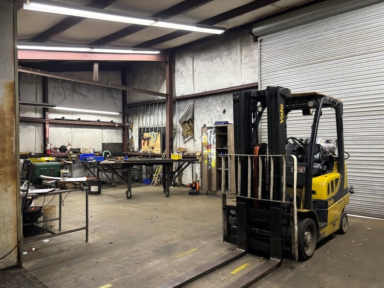 More Photos Of 4181 Magnolia St, Pearland Manufacturing For Lease
