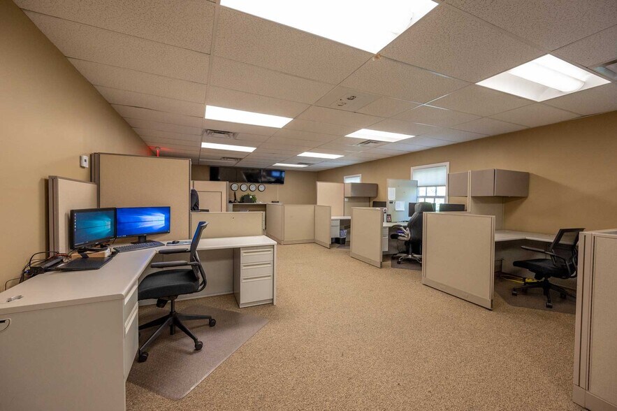 More Photos Of 7775 Cooper Rd, Montgomery Office For Lease