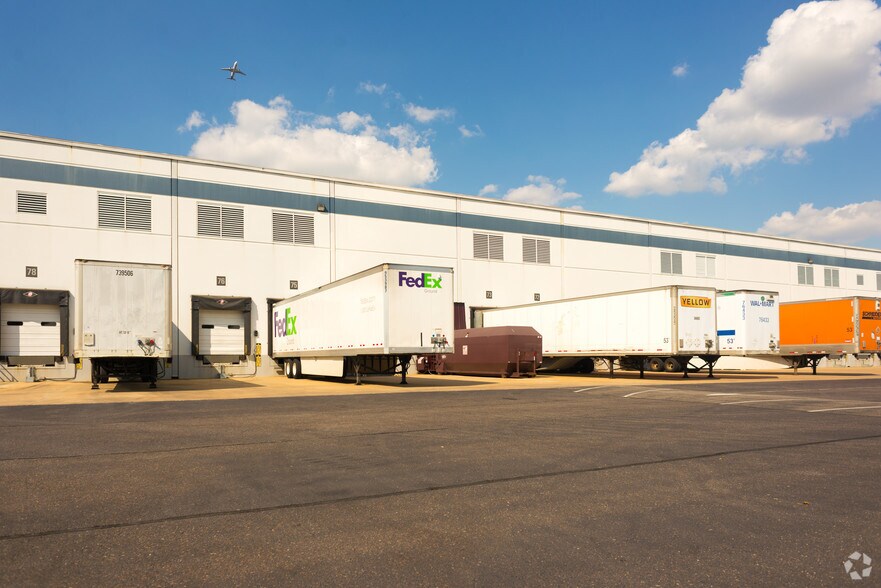 More Photos Of 366 Stateline Rd E, Southaven Warehouse For Lease