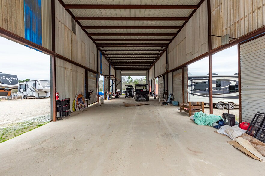 More Photos Of 11400 Thousand Trl, Willis Trailer Camper Park For Sale