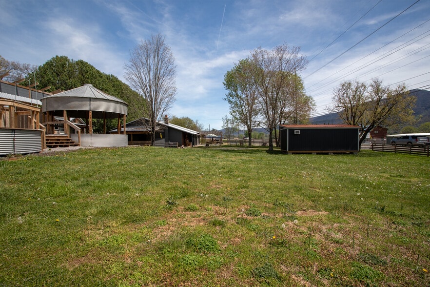 More Photos Of 3804 Wears Valley Rd, Sevierville Hotel For Sale