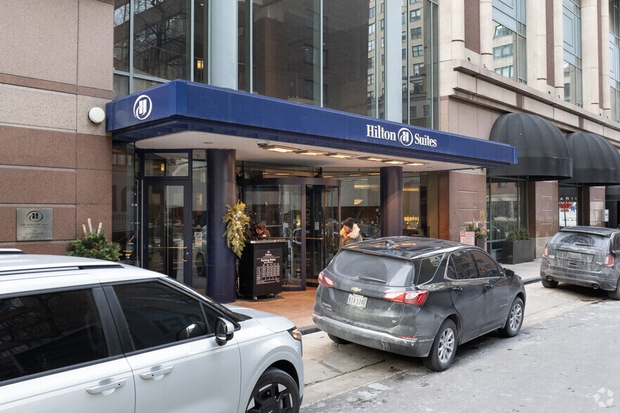 More Photos Of 198 E Delaware Pl, Chicago Hotel For Lease