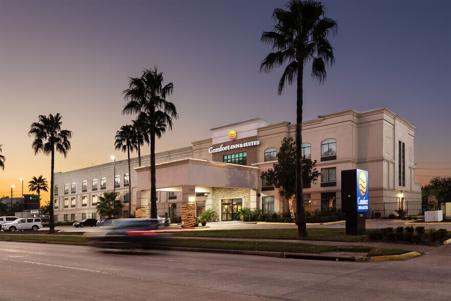 More Photos Of 11050 Southwest Fwy, Houston Hotel For Sale