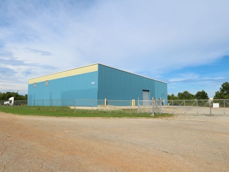 Primary Photo Of 125 Expedition Ct, Duncan Warehouse For Lease