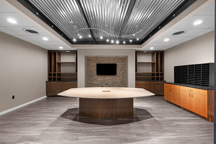 More Photos Of 57 Directors Row, Jackson Office For Sale