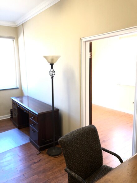 More Photos Of 105 S 4th St, Mebane Medical For Lease