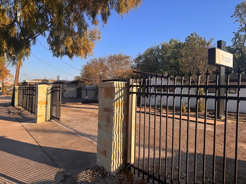 More Photos Of 1212 Crosstimbers St, Houston Office Residential For Sale