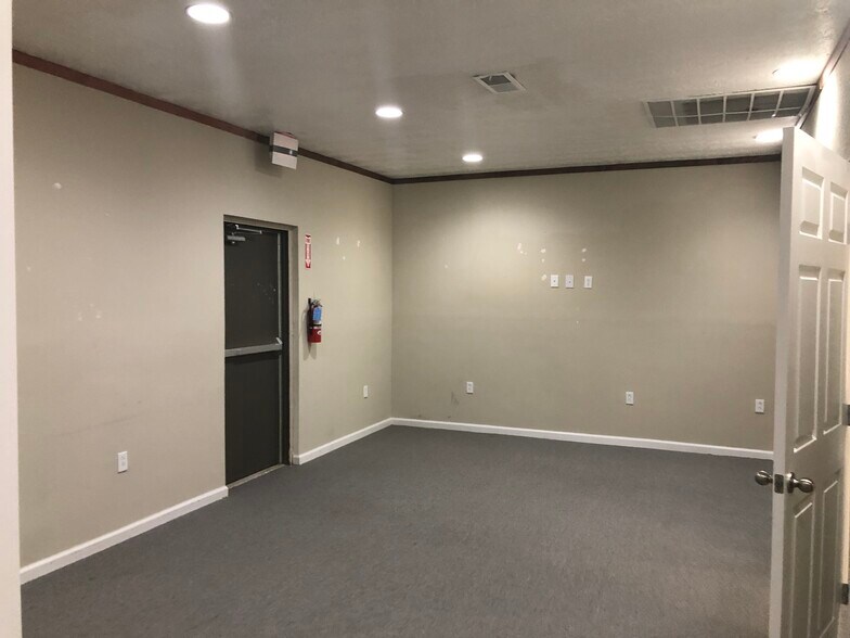 More Photos Of 3707 Fatta Dr, Dickinson Medical For Lease