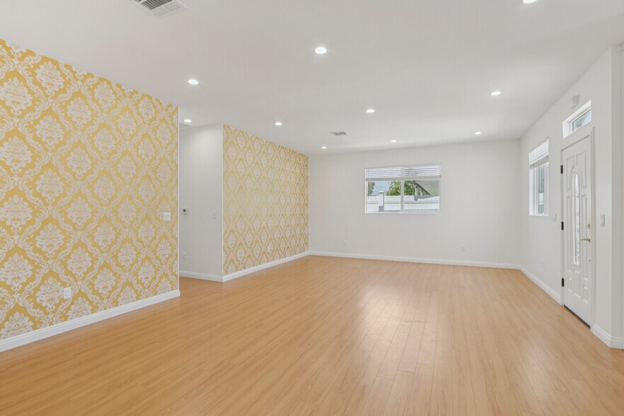 More Photos Of 17148 Stare St, Northridge Apartments For Sale