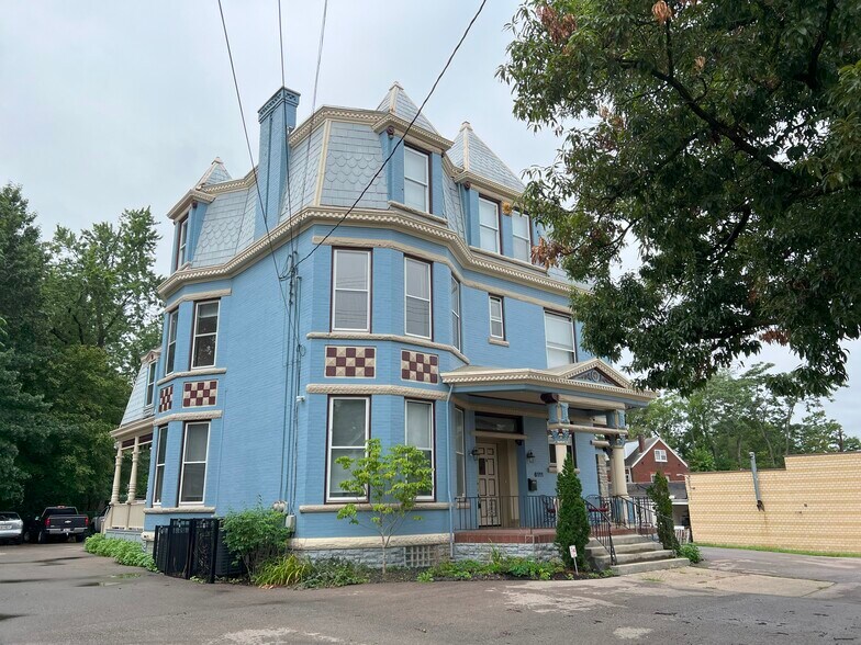 More Photos Of 6111 Madison Rd, Cincinnati Office Residential For Sale