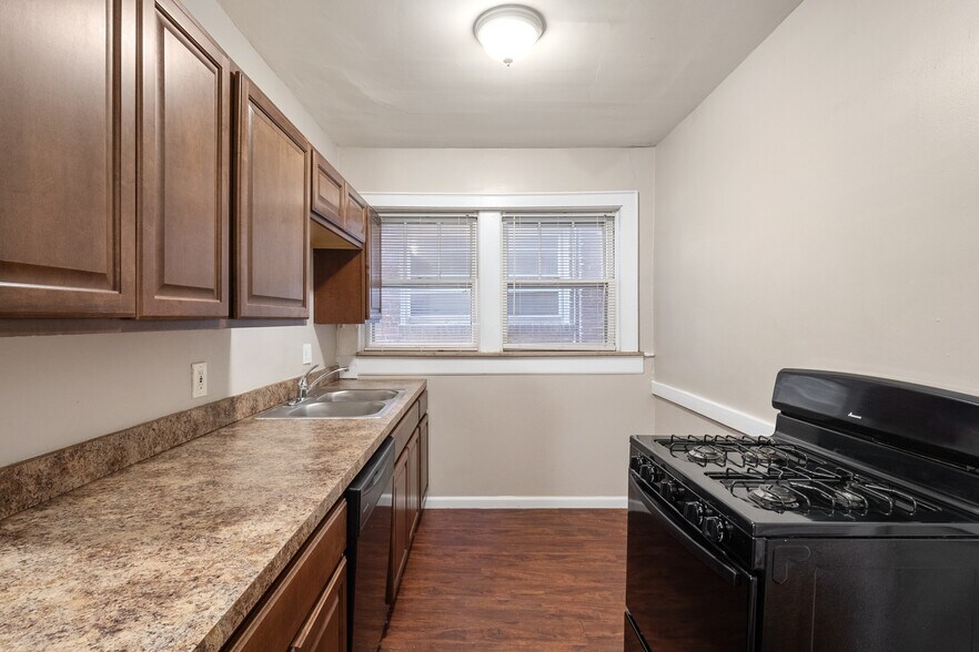 More Photos Of 4950 Winona Ave, Saint Louis Apartments For Sale