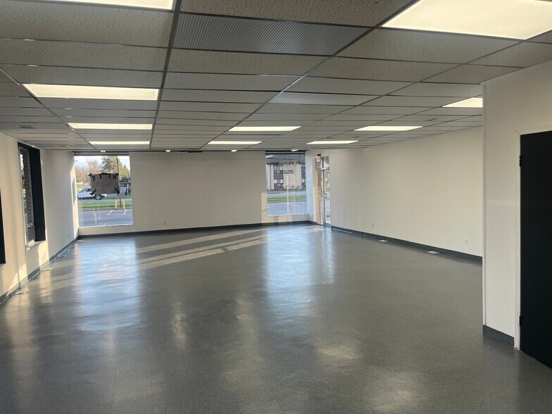 More Photos Of 3520-3560 Pontiac Lake Rd, Waterford Storefront For Lease