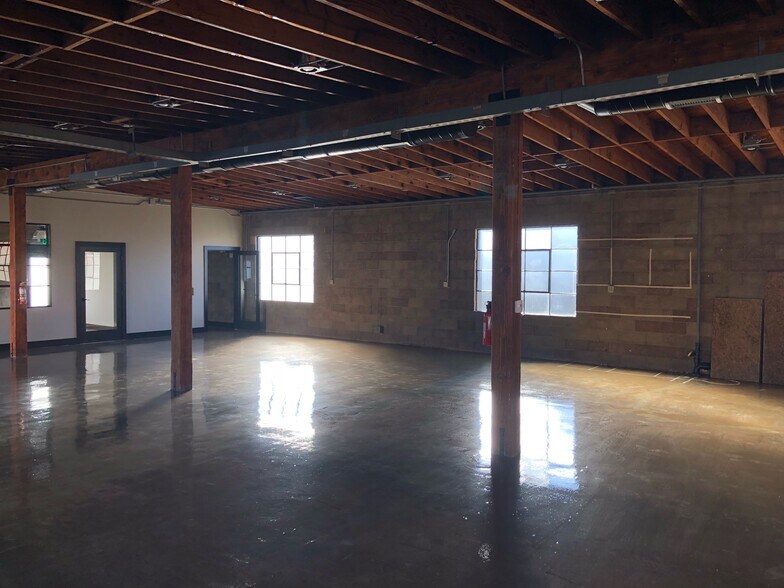 More Photos Of 607 E El Segundo Blvd, El Segundo Flex For Lease