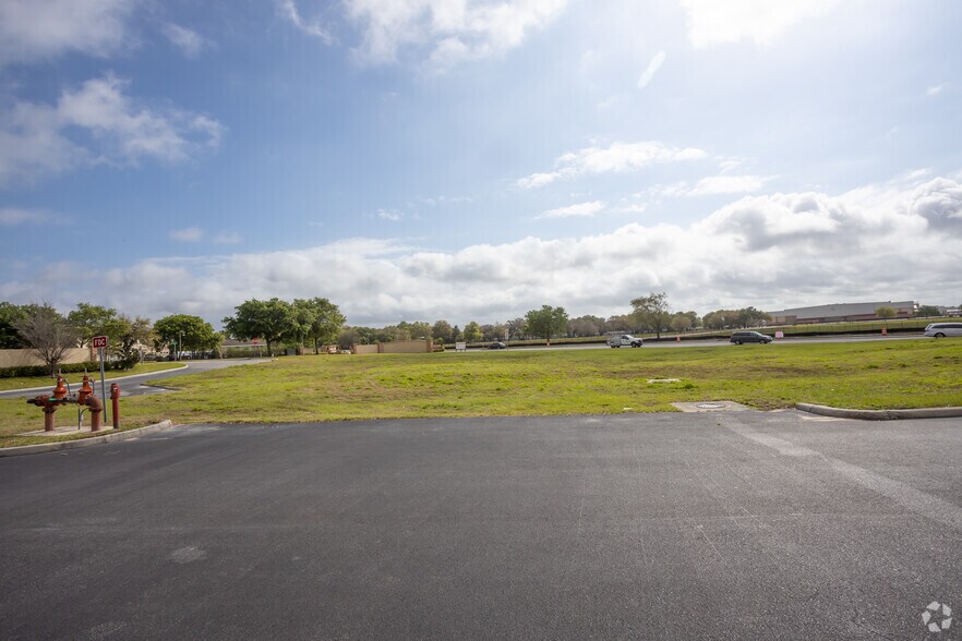 Primary Photo Of 1751 Fortune Rd, Kissimmee General Retail For Lease
