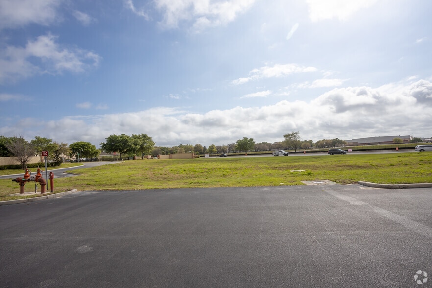 More Photos Of 1751 Fortune Rd, Kissimmee General Retail For Lease