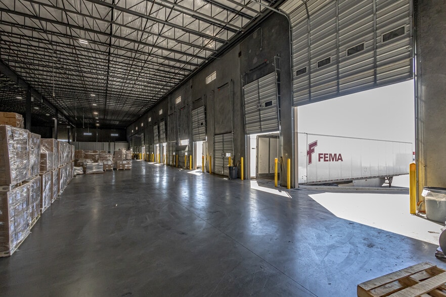 More Photos Of 14002 Mercury Dr, Laredo Warehouse For Lease