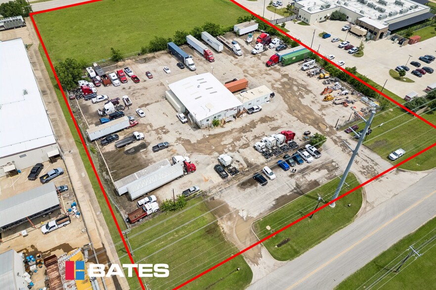 More Photos Of 1801 Commerce St, Garland Distribution For Sale