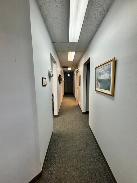 More Photos Of 17W620 14th St, Oakbrook Terrace General Retail For Sale