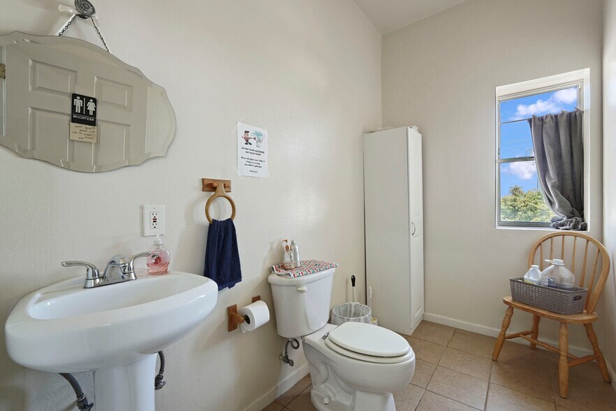 More Photos Of 2 N Main St, Lodi Storefront Retail Office For Sale