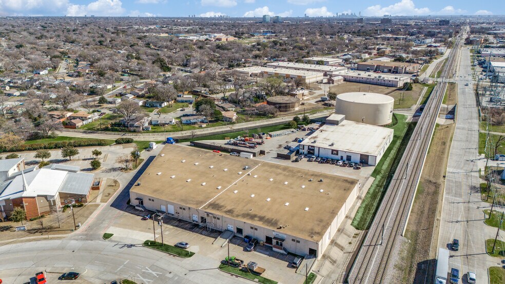 More Photos Of 13908-13910 Distribution Way, Farmers Branch Distribution For Lease