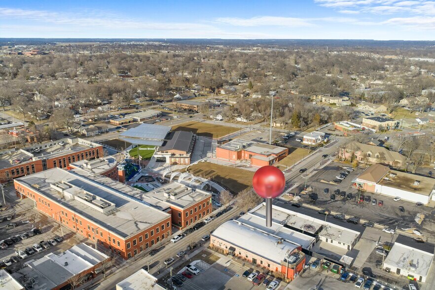 More Photos Of 127 SE 3rd St, Lees Summit Freestanding For Lease